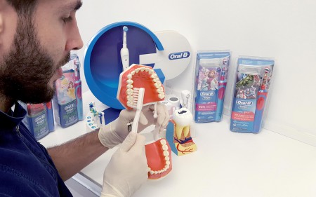 Prevenzione bambini e uso dello spazzolino studio dentistico Cantù Polispecialistico Meroni